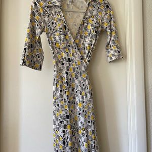 Diane Von Furstenberg DVF wrap dress size 2 excellent condition